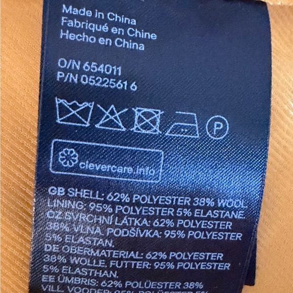 H&M Yellow Mustard Double-Breasted Car Coat
Pop of color and so comfortable! - Picture 5 of 6